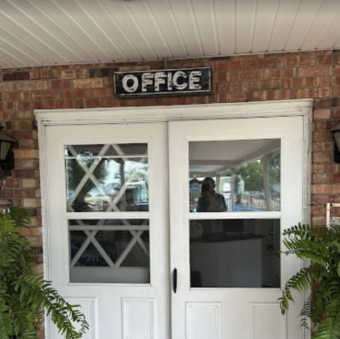 Motel Bear Lake (Bella Vista Lodge, Bella Vista Motor Lodge) - Web Listing (newer photo)